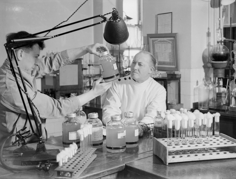 Illustration for article titled Incredible Pictures of Early Science Labs